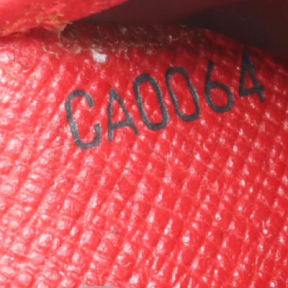 Louis Vuitton agenda cover in red epi leather - Picture 9 of 12